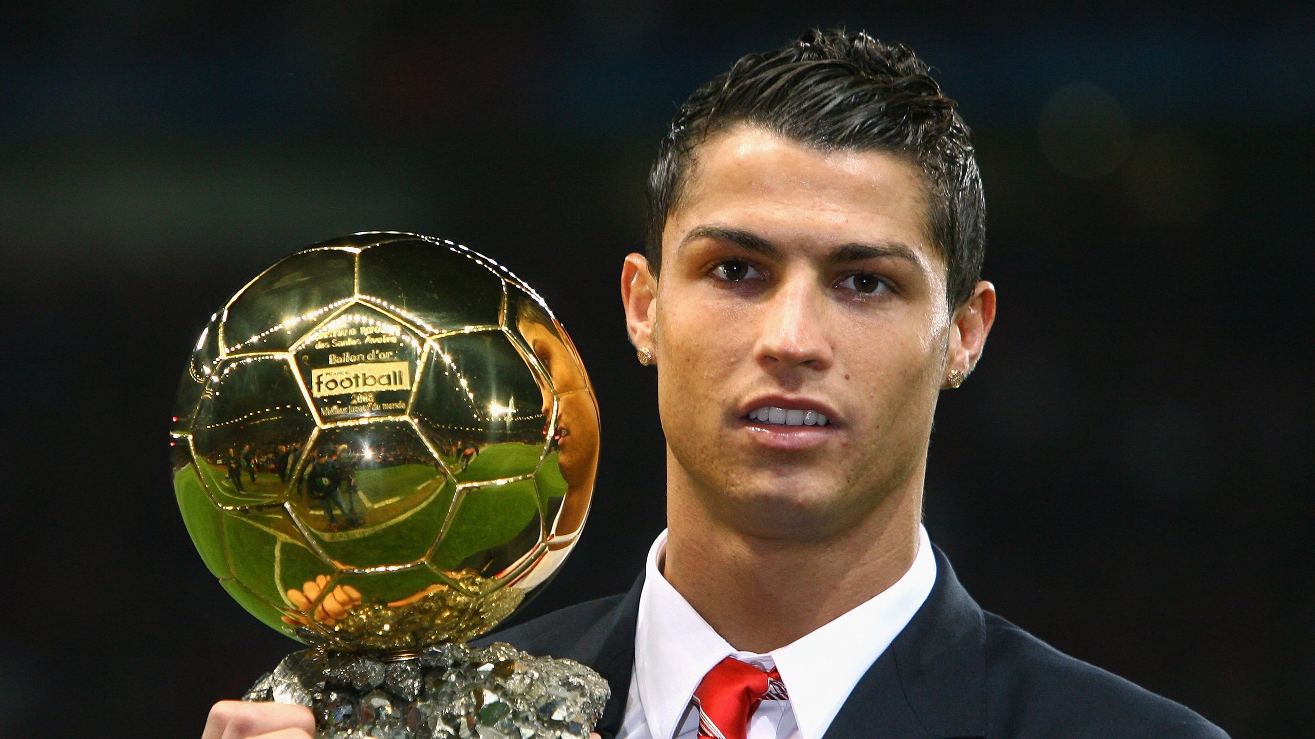 巴黎球星受伤离场,或缺重要比赛,巴黎明星球员